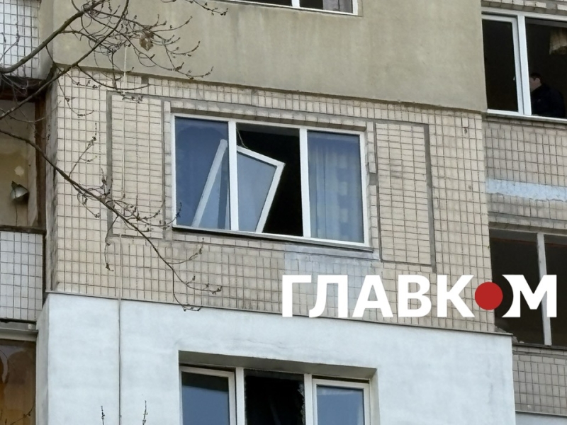 Росіяни вдарили по дев'ятиповерхівці на Оболоні. Фоторепортаж із місця влучання