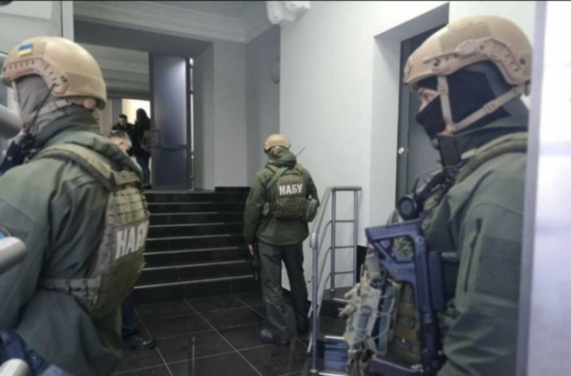 НАБУ "завітали" з обшуком і до міністра: що відбувається в Україні