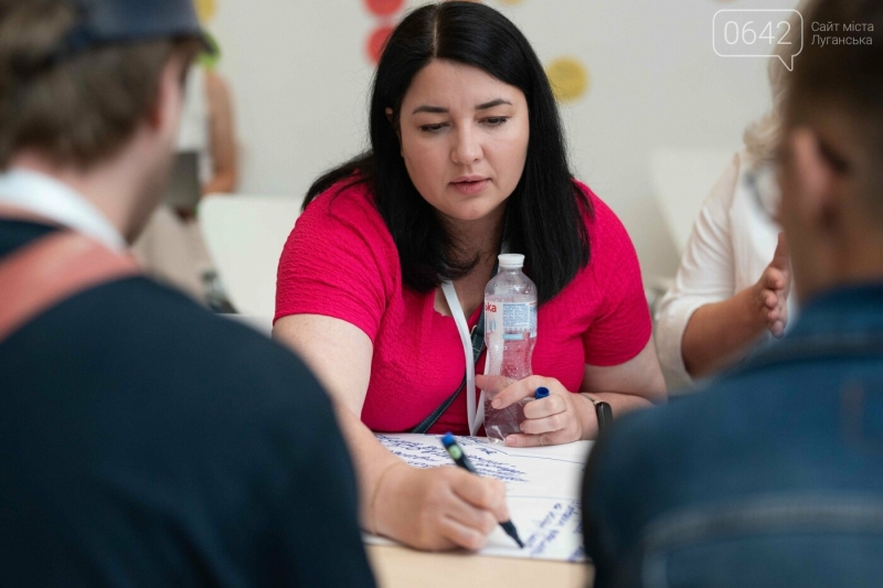 Не зникати: жіночий рух Луганщини набуває сили та зберігає ідентичність