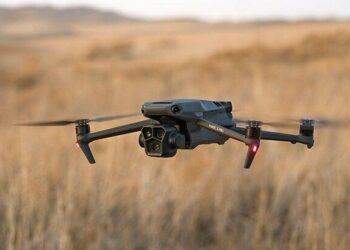 Ворог поцілив дроном в автівку у Запорізькому районі, поранено людину