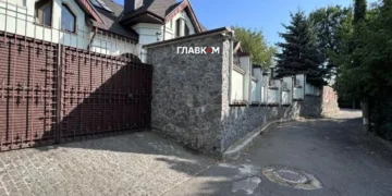 Таємне гніздечко ексміністра Галущенка. Стало відомо, чому АРМА і НАБУ не змогли зайти у маєток в центрі Києва