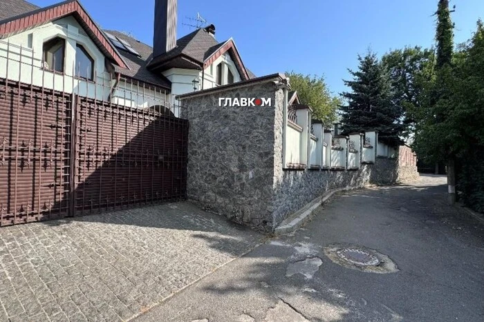 Таємне гніздечко ексміністра Галущенка. Стало відомо, чому АРМА і НАБУ не змогли зайти у маєток в центрі Києва