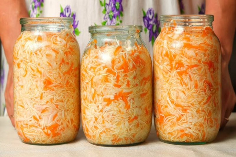 "Ці 4 секретні способи зроблять квашену капусту по-справжньому хрумкою": унікальний лайфках, як гарно квасити капусту