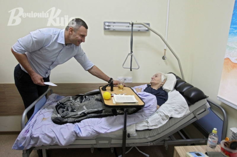 «Я їздила до лікарень без попередження». Інтерв'ю з Валентиною Гінзбург, яка вісім років очолювала медицину Києва