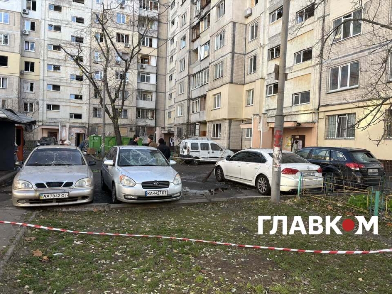 Росіяни вдарили по дев'ятиповерхівці на Оболоні. Фоторепортаж із місця влучання