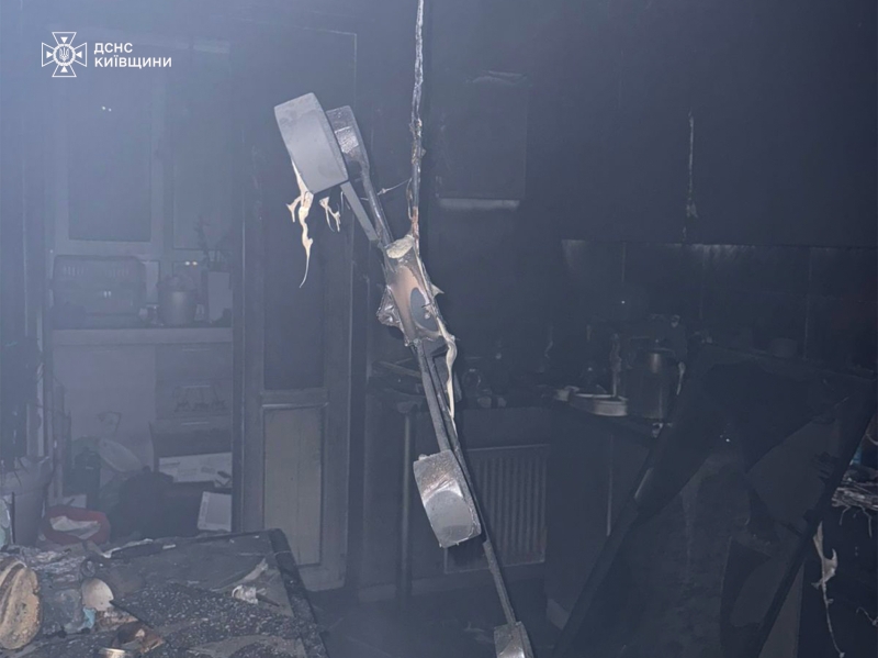 Вибух зарядного пристрою на Київщині: є постраждалі, 62 мешканці евакуйовано (фото)