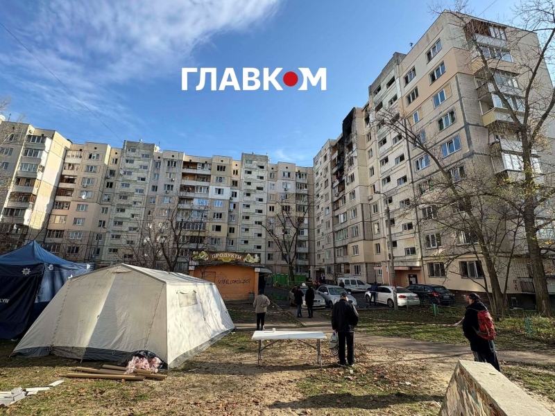 Росіяни вдарили по дев'ятиповерхівці на Оболоні. Фоторепортаж із місця влучання