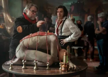 Гільєрмо дель Торо створив «Франкенштейна» епохи ШІ: готика, кров і сатира на техногеніїв