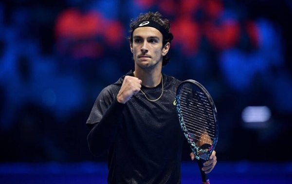 Тенісний марафон: італієць здобув перемогу в напруженому матчі Тенісний марафон: італієць здобув перемогу в напруженому матчі