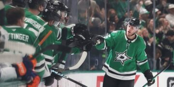 НХЛ: Анахайм увірвався в топ, розгромивши Флориду