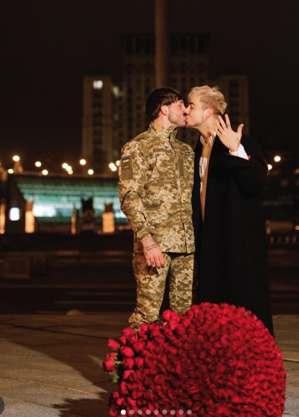 Співаку Melovin публічно освідчився його коханий: в мережі з'явилися фото