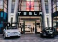Чому Tesla продала лише 100 електромобілів з моменту виходу на ринок найбільшої країни у світі