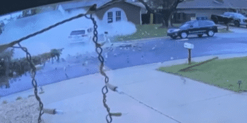 Будинок став мішенню для ДТП: чоловік витратив $30 тисяч, щоб захистити сім’ю (ВІДЕО)