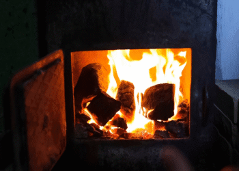 У селі Ярославка загорівся будинок: вогнеборці виявили тіло власника