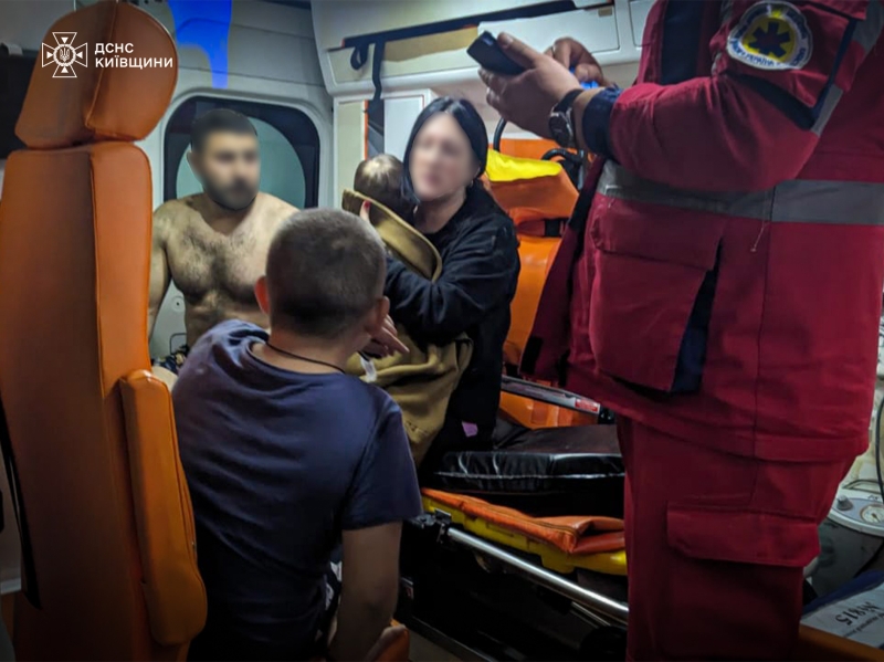 Вибух зарядного пристрою на Київщині: є постраждалі, 62 мешканці евакуйовано (фото)