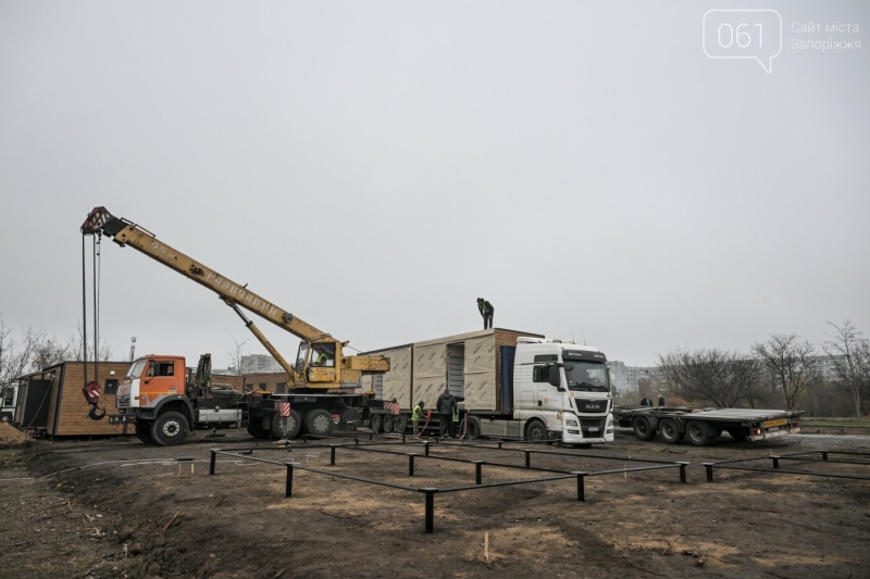 30 квадратних метрів на родину: у Запоріжжі будують модульні будинки для ВПО, - ФОТОРЕПОРТАЖ