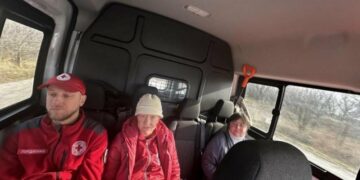 Рятувальники евакуювали з прифронтового Гуляйполя двох жінок