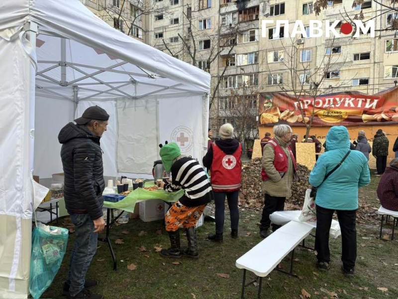 Росіяни вдарили по дев'ятиповерхівці на Оболоні. Фоторепортаж із місця влучання