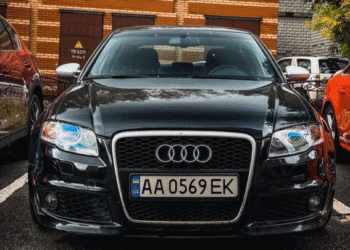 У Києві засвітився рідкісний конкурент BMW M3 із двигуном від суперкара (ФОТО)