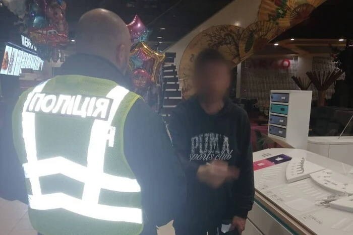 Київ: п'яний чоловік підірвав страйкбольну гранату в одному з торговельних центрів