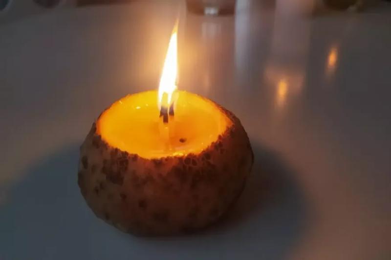 "Вічна свічка за копійки, зробіть це з картоплиною": секретна навичка, яка заощадить бюджет простим українцям (ВІДЕО)