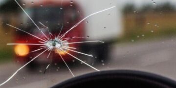 Штрафи за тріщини на склі: що потрібно знати українським водіям