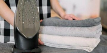 “Для чого наливати оцет у праску і що це дасть”: несподіваний лайфхак здивував українців