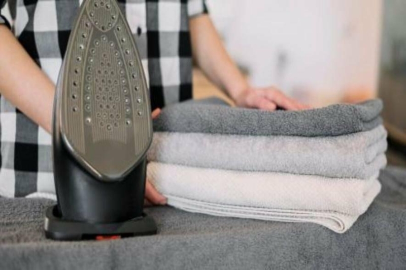 "Для чого наливати оцет у праску і що це дасть": несподіваний лайфхак здивував українців