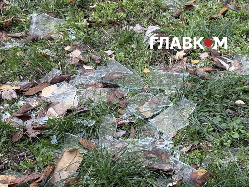 Росіяни вдарили по дев'ятиповерхівці на Оболоні. Фоторепортаж із місця влучання