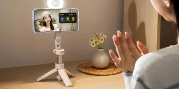 Oppo представила Magnetic Halo Flash Light — незвичайний аксесуар для підсвічування при створенні фото та відеоконтенту