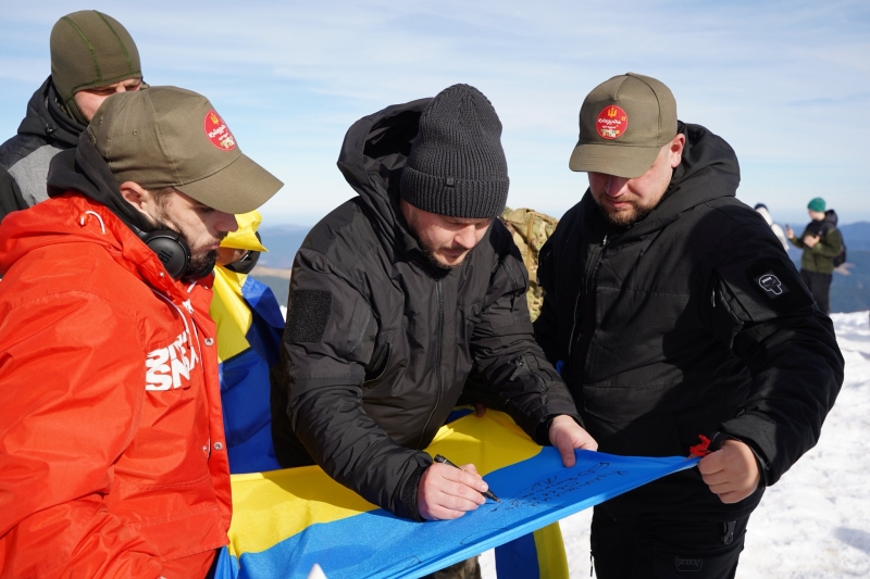 50 українських ветеранів підкорили Говерлу, серед них захисники з ампутаціями (фото)