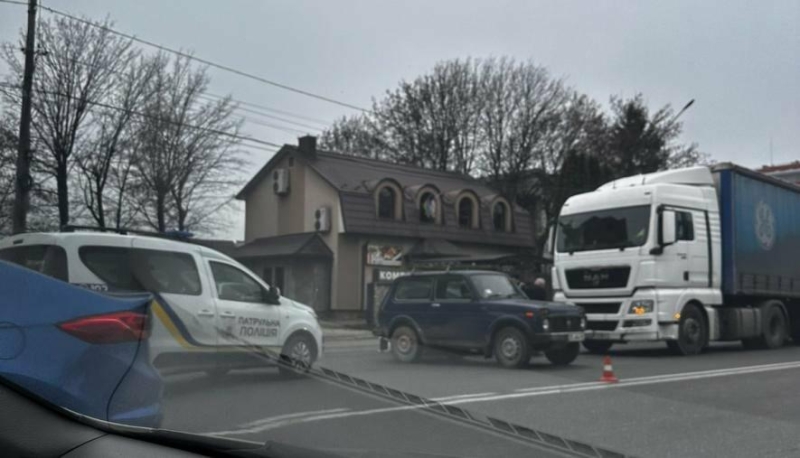 Аварія на Збаразькому кільці: рух транспорту ускладнено (ФОТО)