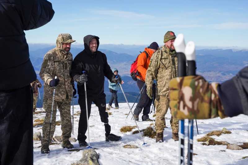 50 українських ветеранів підкорили Говерлу, серед них захисники з ампутаціями (фото)