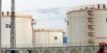 У Генштабі ЗСУ заявили про удар по нафтобазі у Феодосії, у місцевих пабліках писали про роботу ППО в місті