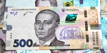 Чому гривню доведеться знецінити — і як це вдарить по гаманцях українців