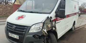 На окупованій Луганщині легковик врізався у швидку: двоє постраждалих, – ФОТО