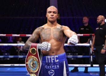 Промоутер Вордлі озвучив прогноз на можливий бій з Усиком