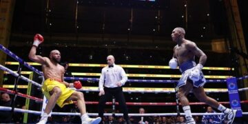 У видовищному бою з нокдаунами Бенн помстився Юбенку-молодшому