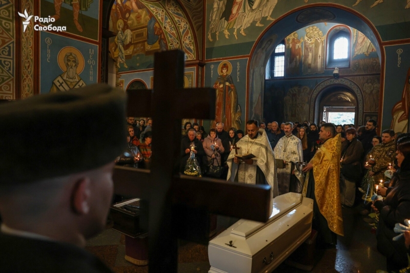 Художниця з Тернопільщини Мирослава Копча загинула на фронті: з героїнею прощалися у Михайлівському соборі в Києві