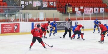 Збірна України з хокею вдало розпочала серію товариських матчів