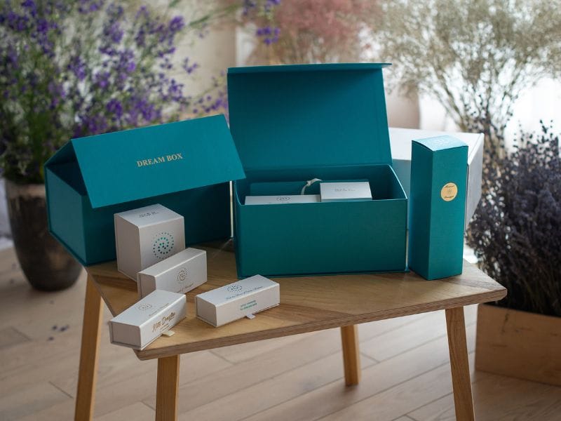 брендовані коробки з логотипом