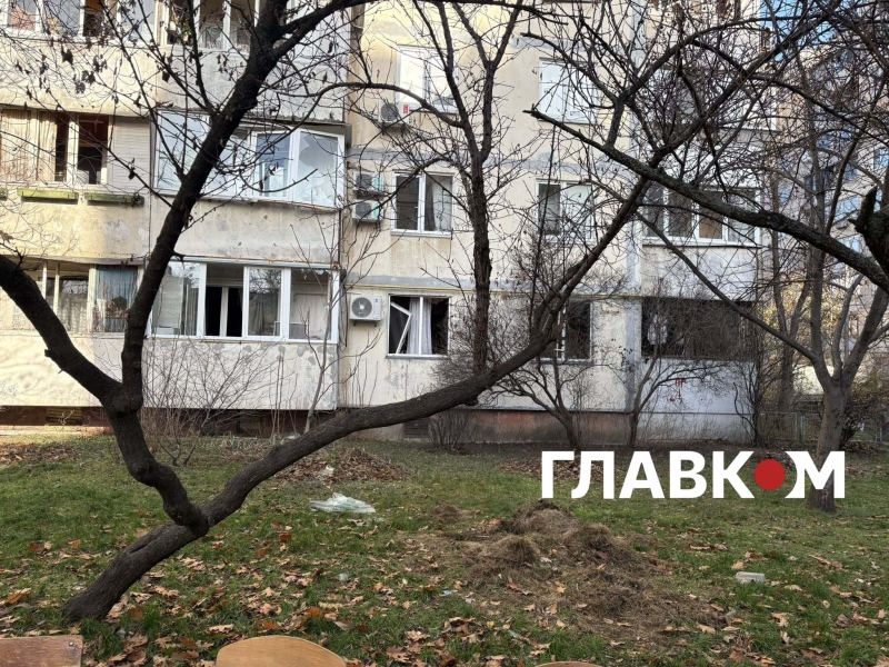 Росіяни вдарили по дев'ятиповерхівці на Оболоні. Фоторепортаж із місця влучання