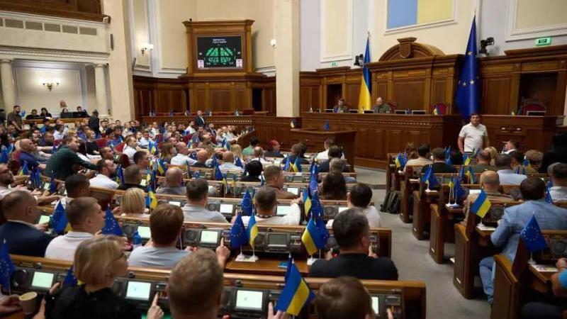 Кабмін запропонував РНБО застосувати санкції проти Міндіча та Цукермана