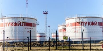 У Болгарії готують продаж бургаського заводу Лукойл