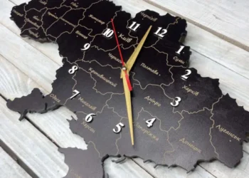 патріотичний настінний годинник