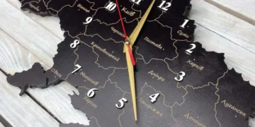 патріотичний настінний годинник