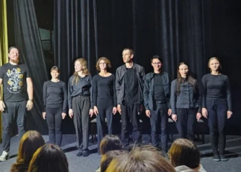 Історії глядачів ожили на сцені: у Луцьку відбувся перформанс плейбек-театру