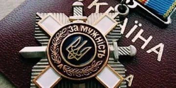 Кременчуцький район: матері загиблого воїна Олега Калашника передали орден «За мужність»