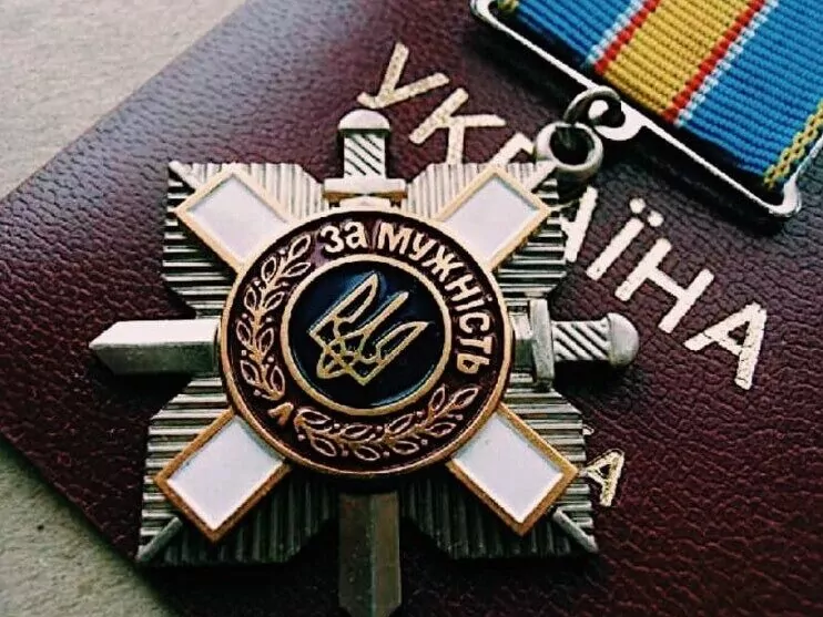 Кременчуцький район: матері загиблого воїна Олега Калашника передали орден «За мужність»