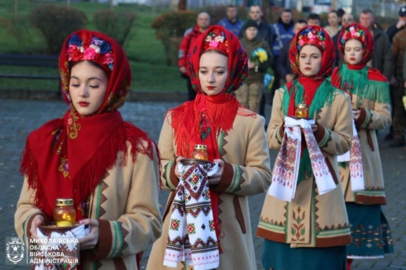 Миколаївщина вшанувала жертв Голодомору: свічки пам’яті запалали у місті, - ФОТО